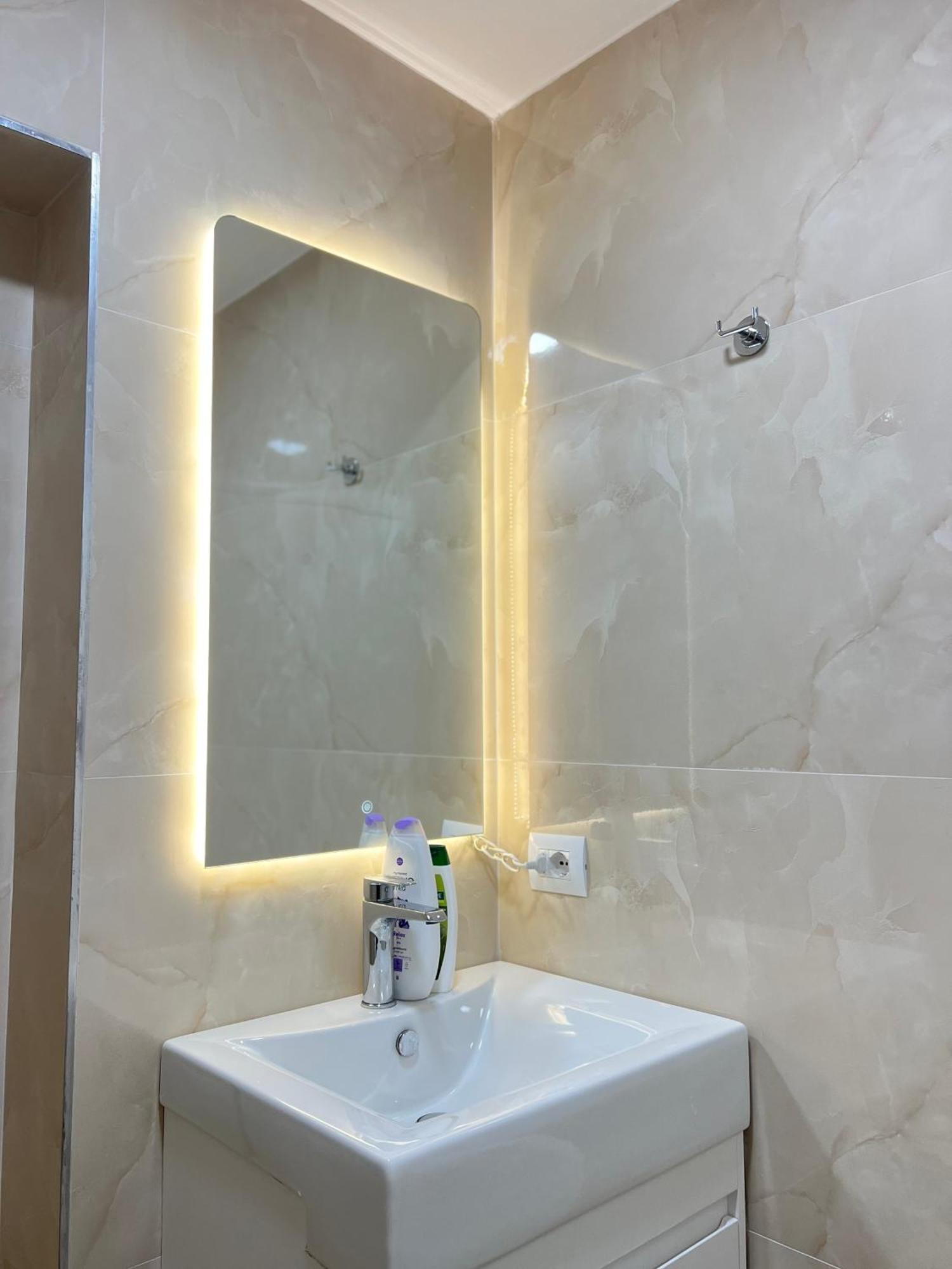 Apartment Center Blloku - Elegant 03
